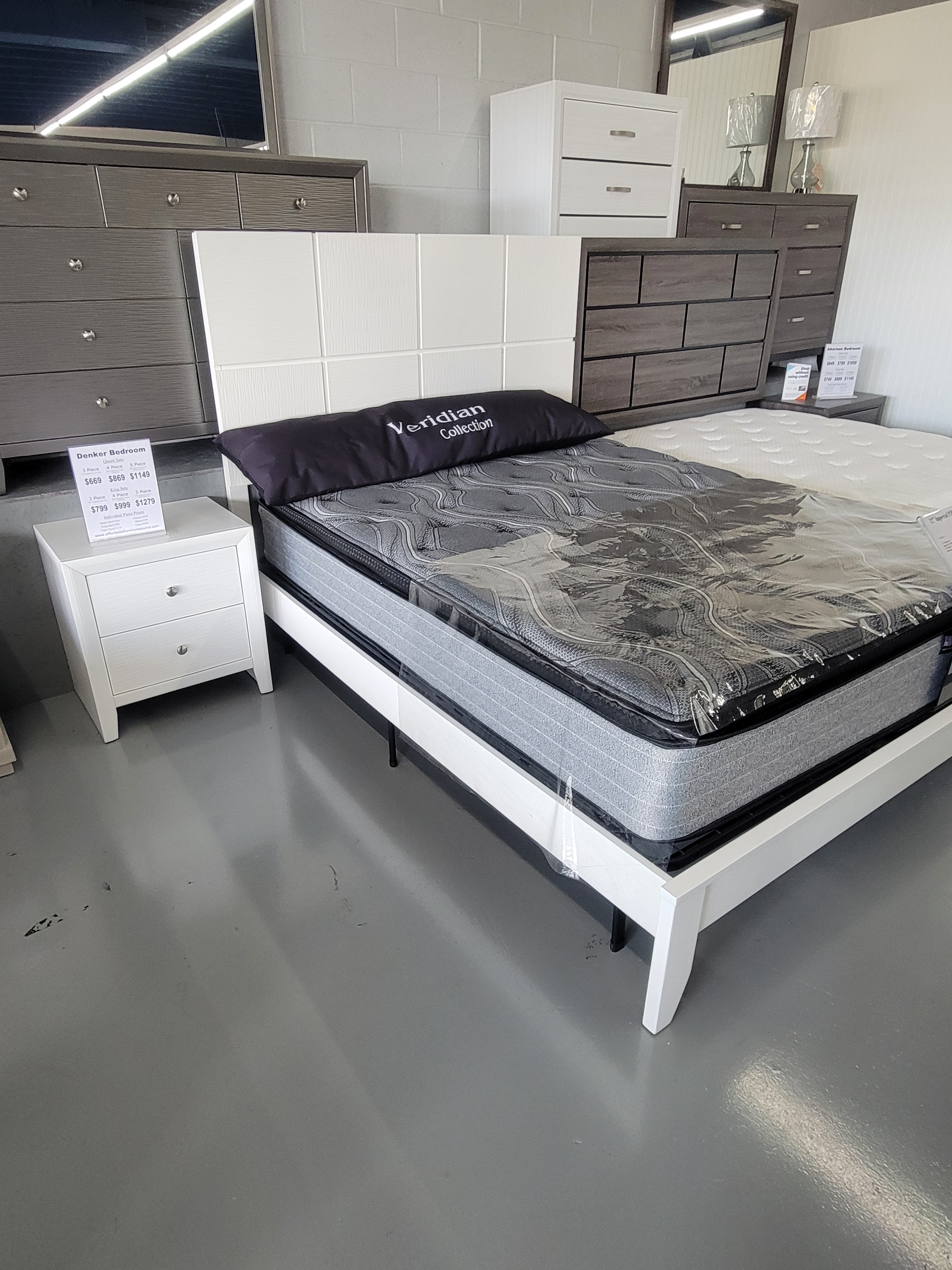 Clearance queen bed and nightstand (white)